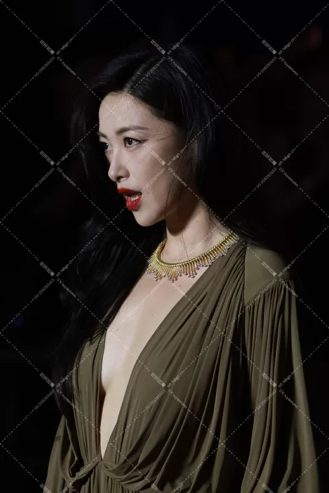 【已出】朱珠 vogue走秀