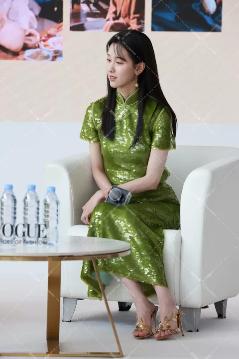 【已出】陈都灵 绿色旗袍 脚特写不错