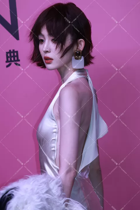 【已出】娜扎 vogue红毯