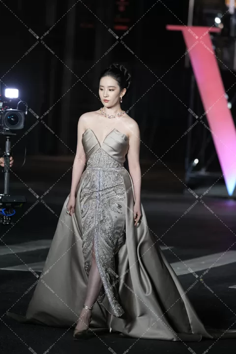 【已出】刘亦菲 vogue走秀