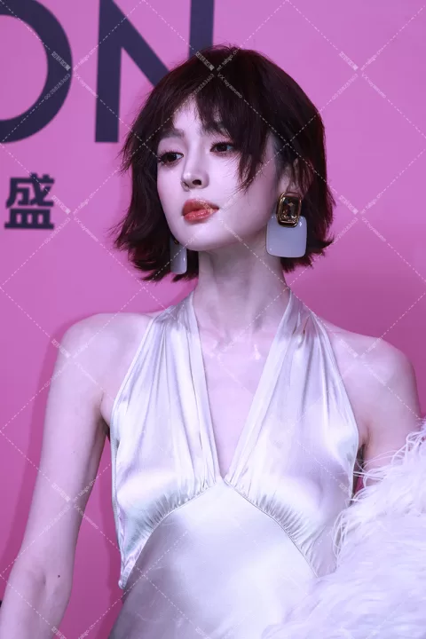 【已出】娜扎 vogue红毯