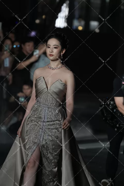 【已出】刘亦菲 vogue走秀
