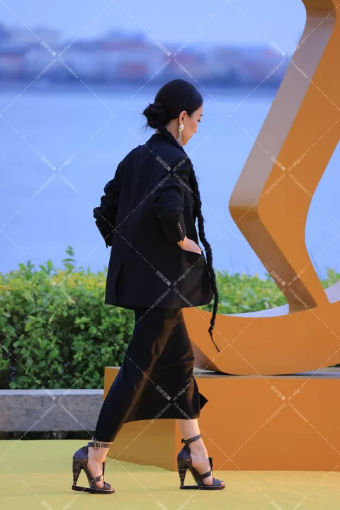 出出马苏 