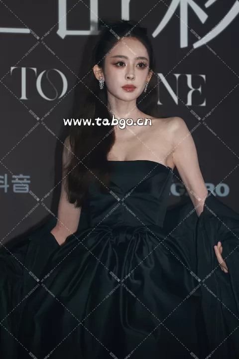 【已出】古力娜扎 费加罗红毯 机位二