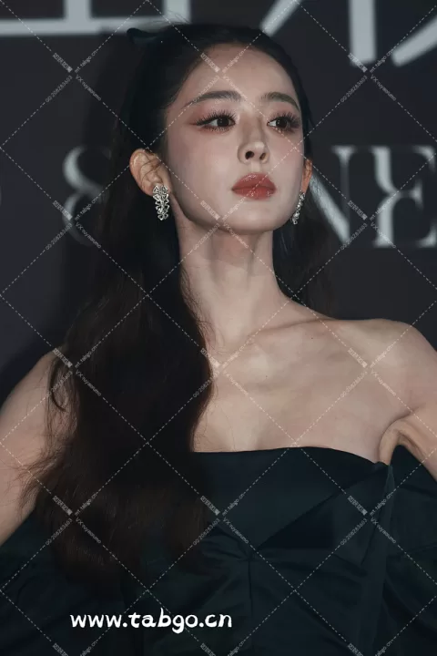 【已出】古力娜扎 费加罗红毯 机位二