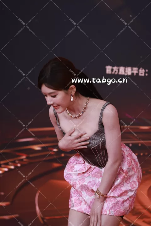 赵露思 微博视界大会 红毯1