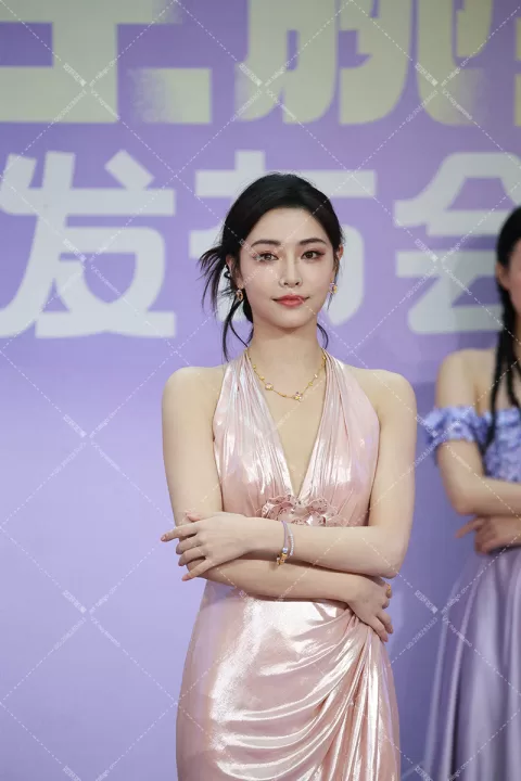 许佳琪 周大生腕美推广大使