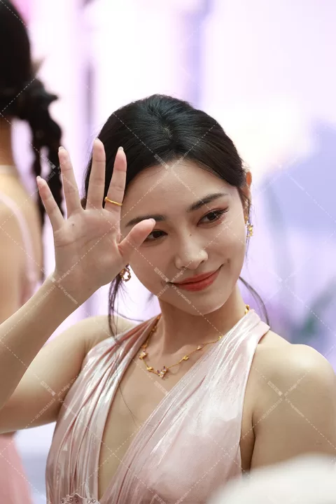 许佳琪 周大生腕美推广大使