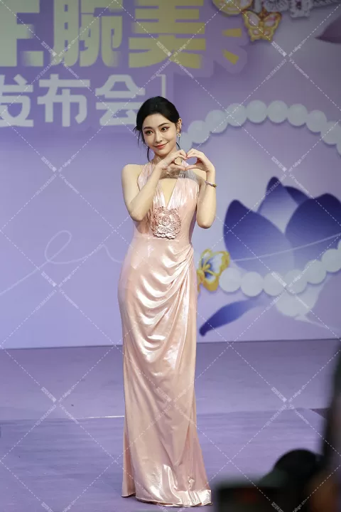 许佳琪 周大生腕美推广大使