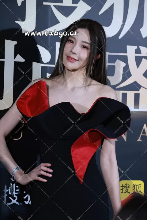 【已出】周韦彤搜狐盛典 群访