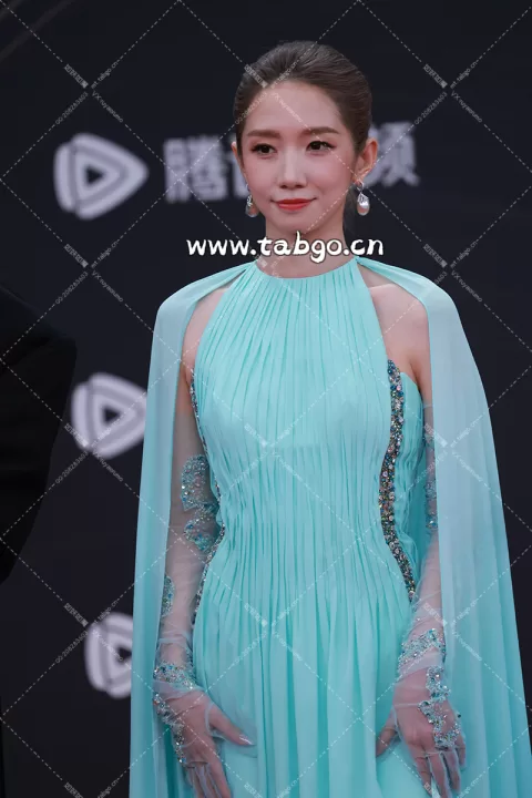 孟美岐 星光红毯 山支大哥