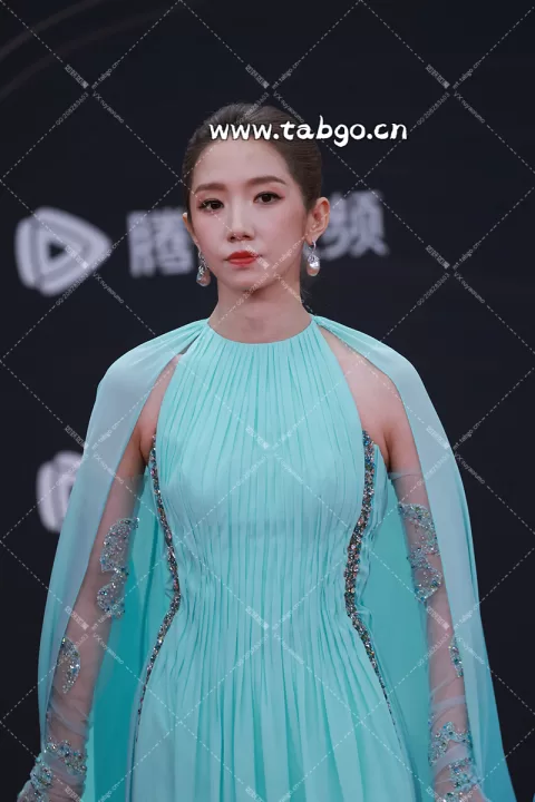孟美岐 星光红毯 山支大哥