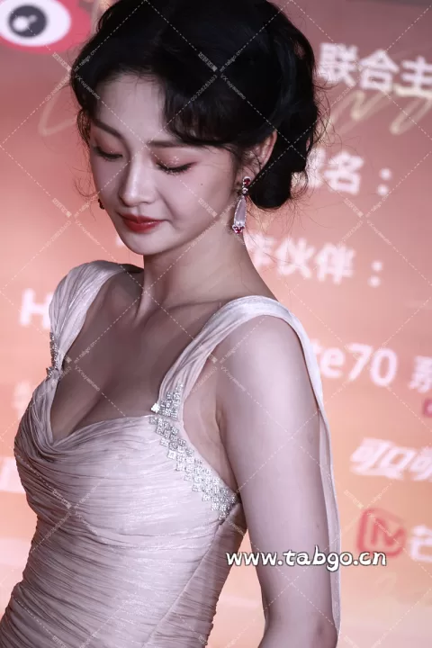 【已出】周洁琼 微博之夜红毯