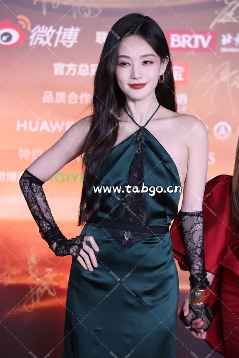 【已出】李一桐 微博之夜红毯