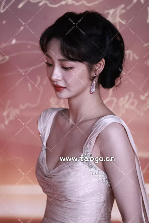【已出】周洁琼 微博之夜红毯