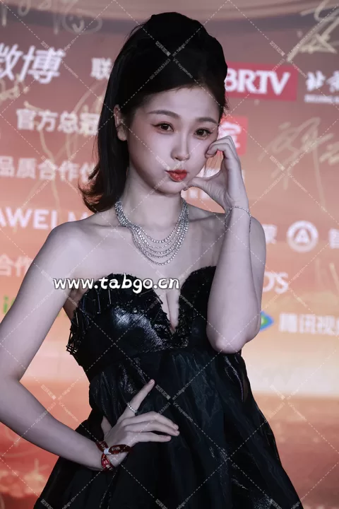 虞书欣 微博之夜红毯
