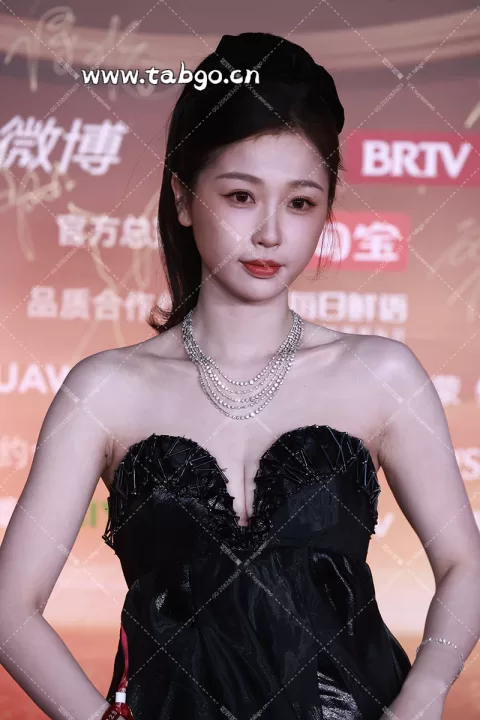 虞书欣 微博之夜红毯