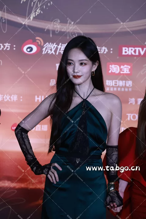 【已出】李一桐 微博之夜红毯