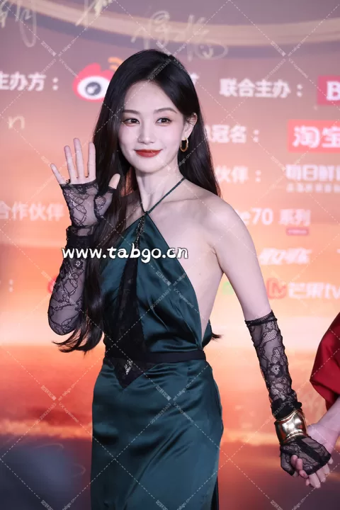 【已出】李一桐 微博之夜红毯