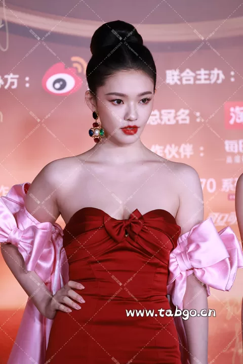 【已出】林允 微博之夜红毯 机位二