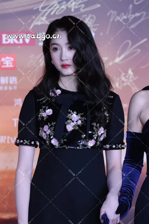 【已出】关晓彤 微博之夜红毯