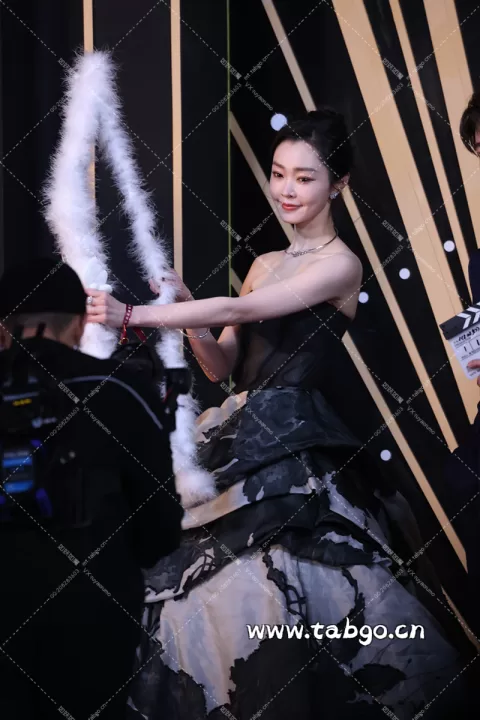 【已出】宋轶 微博之夜红毯