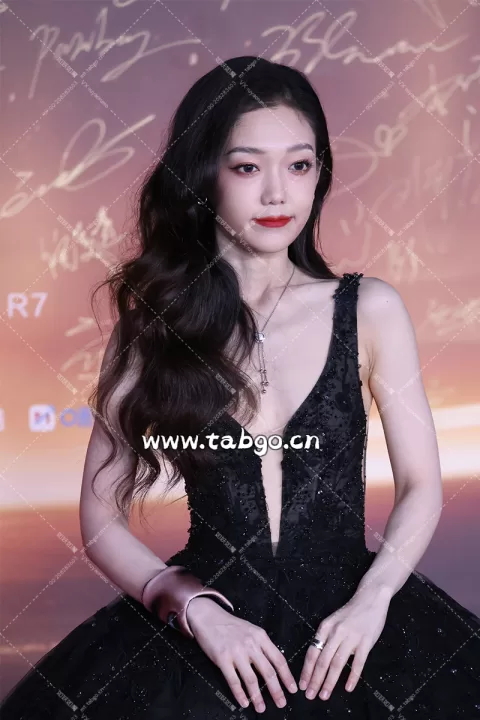 【已出】希林娜依高 微博之夜红毯