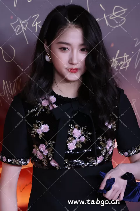 【已出】关晓彤 微博之夜红毯