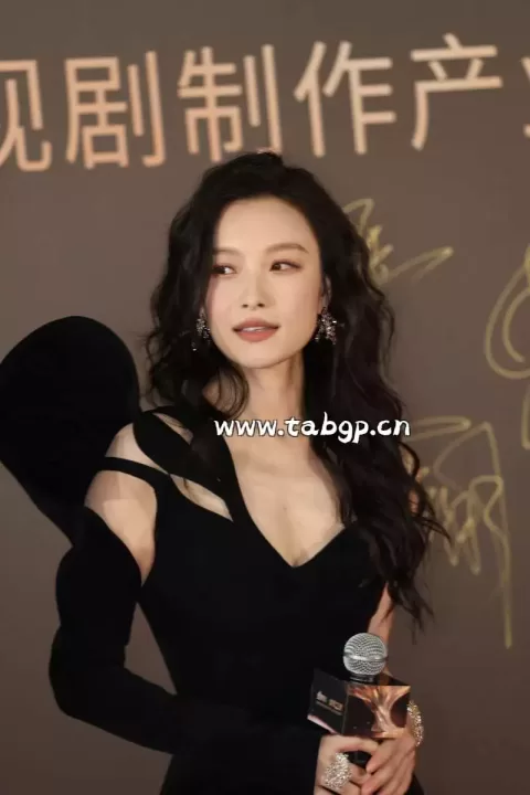 倪妮金树林绽放之夜黑裙