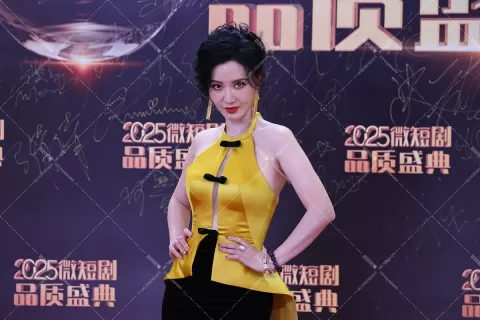 【已出】张萌 微电影品质盛典红毯