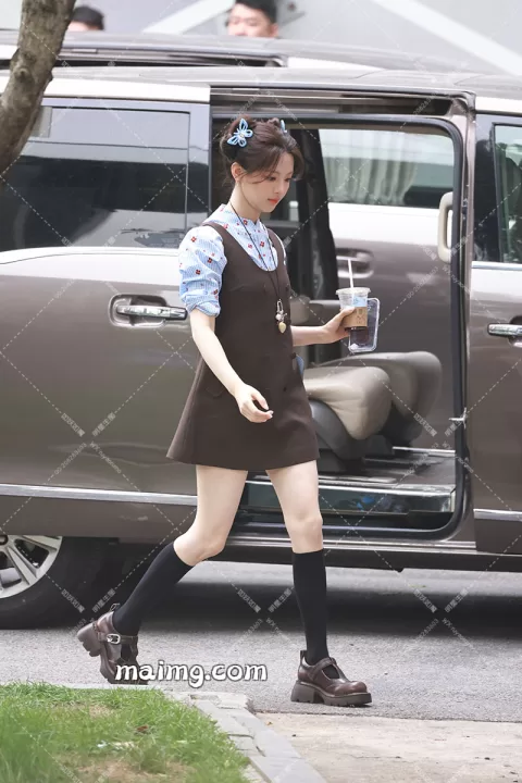【已出】杨超越 《一见你就笑》上班  一
