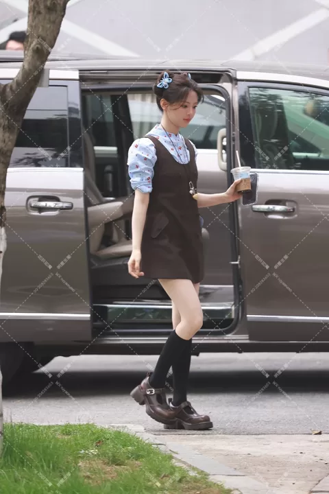 【已出】杨超越 《一见你就笑》上班  二