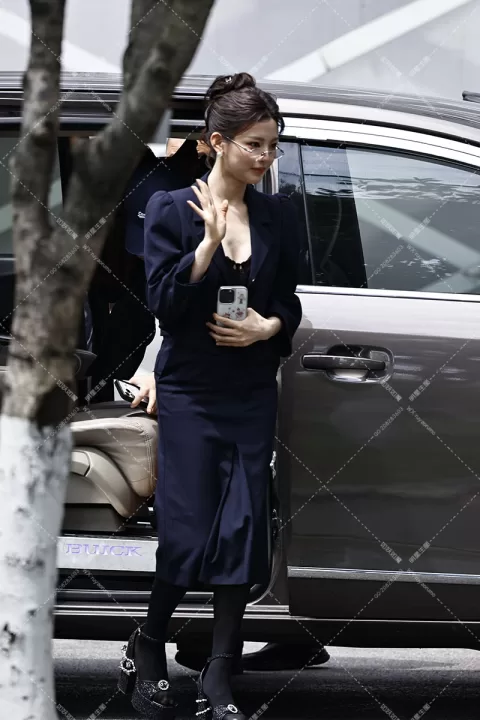 【已出】杨超越 上班