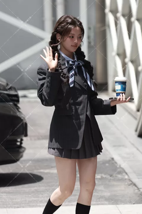 【已出】杨超越  一见你就笑上班1