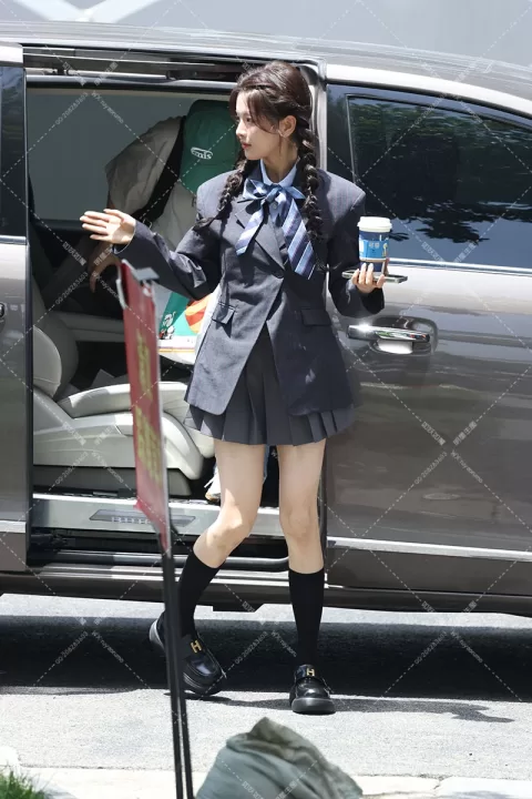 杨超越 一见你就笑上班4