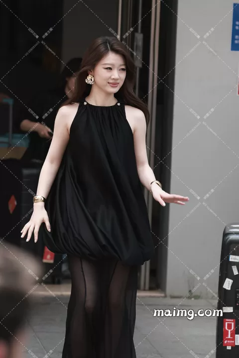 单依纯 歌手发布会上班