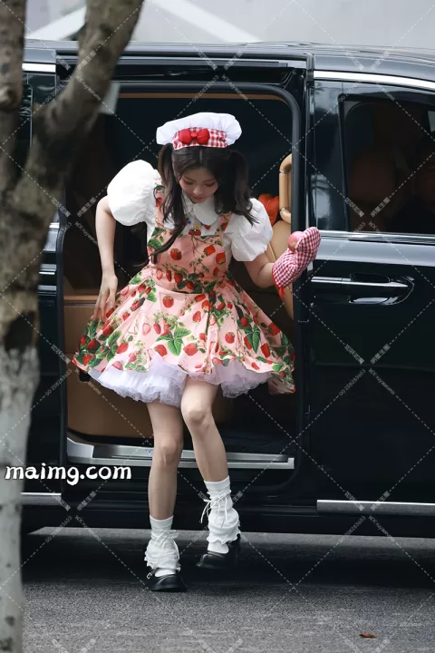 【已出】杨超越 一见你就笑上班