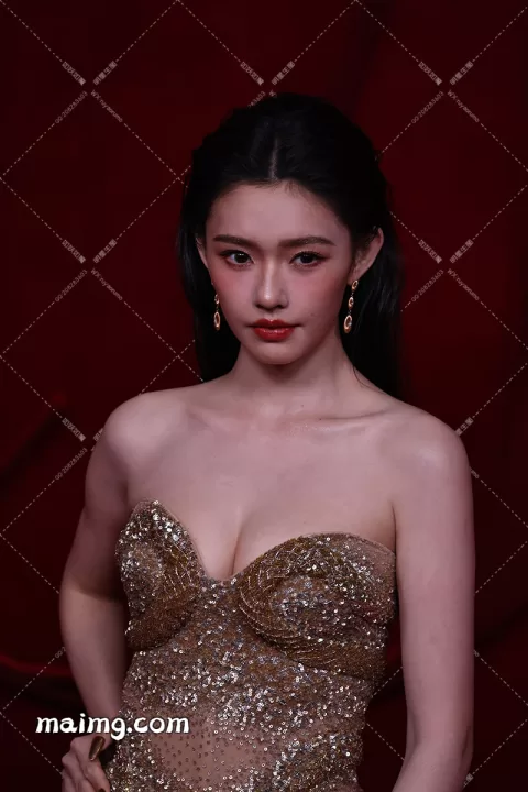 【已出】林允 芭莎红毯