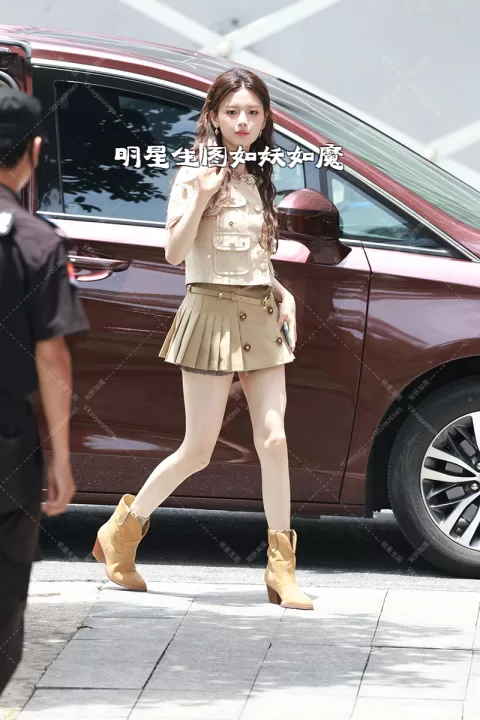 杨超越 一见你就笑上班