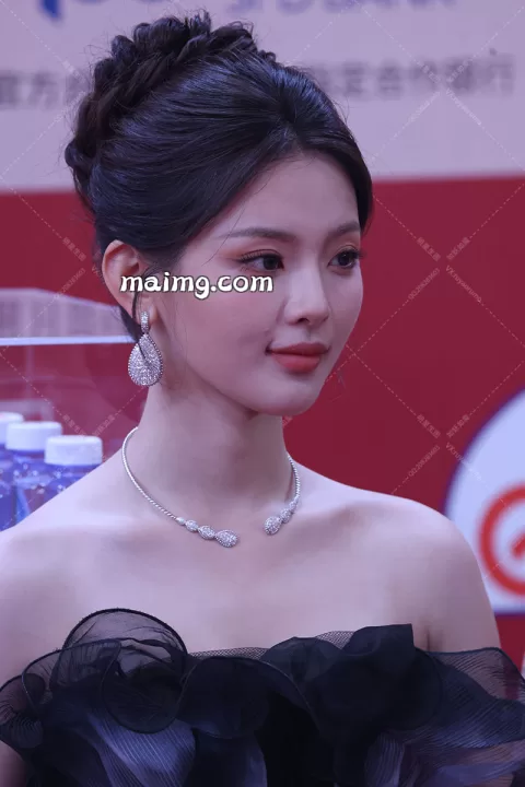 杨超越 上海电影节红毯