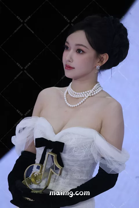 【已出】程潇 微博电影奇遇夜红毯一
