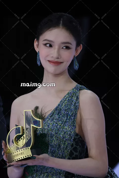 林允 抖音电影奇遇夜红毯