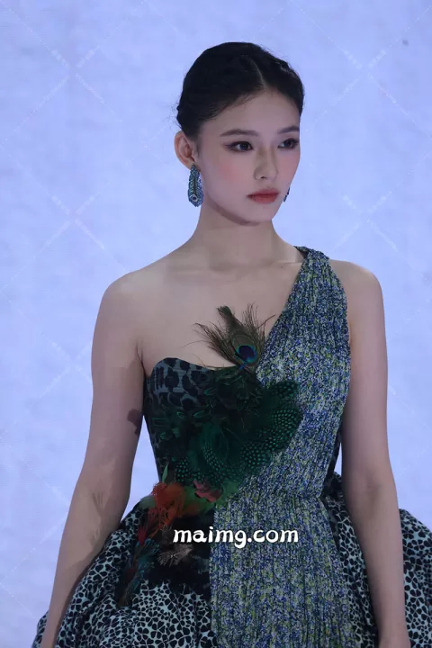 林允 抖音电影奇遇夜红毯