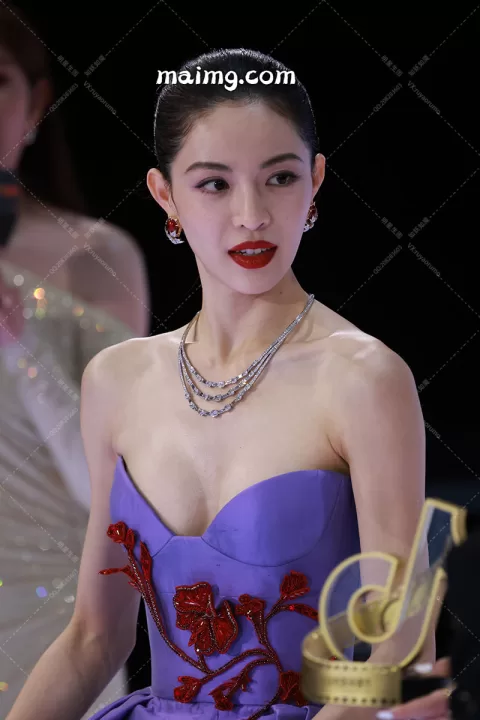 【已出】钟楚曦 抖音电影奇遇夜红毯一