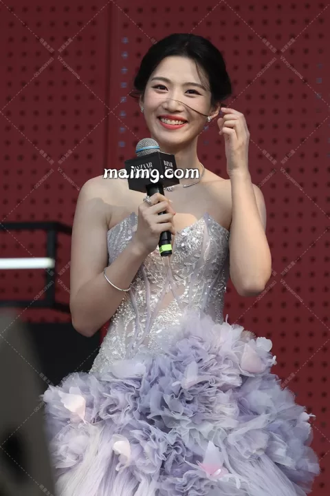 【已出】卢昱晓芭莎红毯