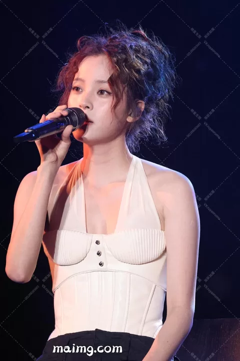【已出】欧阳娜娜 芭莎舞台