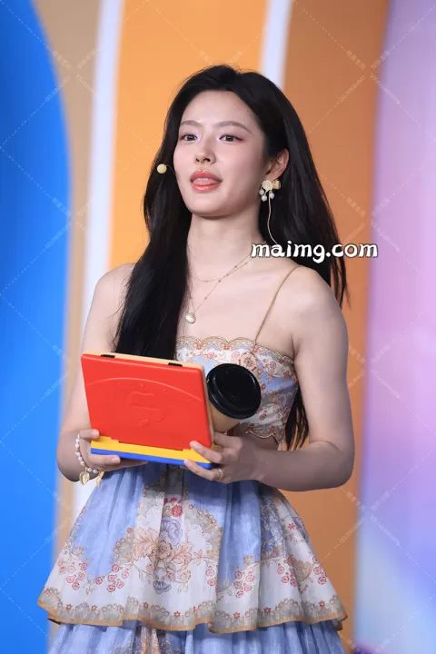 徐若晗 爱奇艺主持