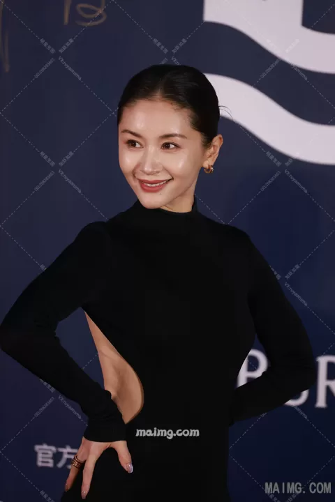王子文 阿那亚红毯