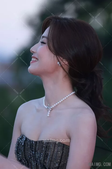 【已出】卢昱晓 栩栩华生红毯