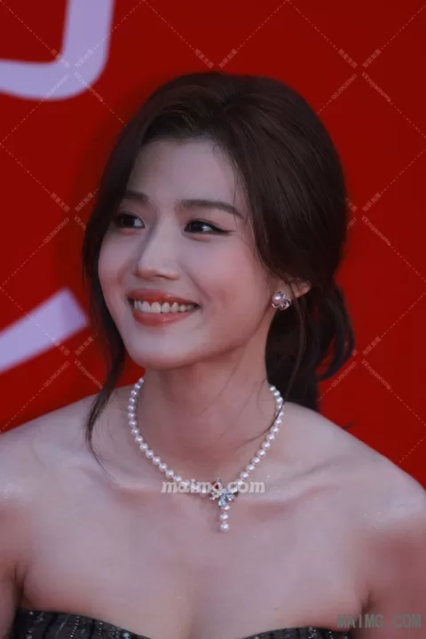 【已出】卢昱晓 栩栩华生红毯